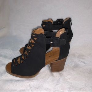 Soda wedge heel sandals black sz 9